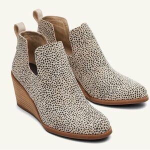 Toms Kallie Wedge booties